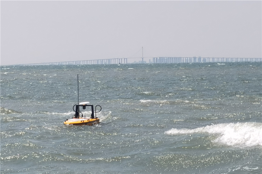 船载摄像头记录有浪情况下船体状态